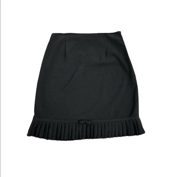 LARRY LEVINE Stretch Black Skirt W/Frilled Bottom & Bow Accent Size 10 - Picture 1 of 4